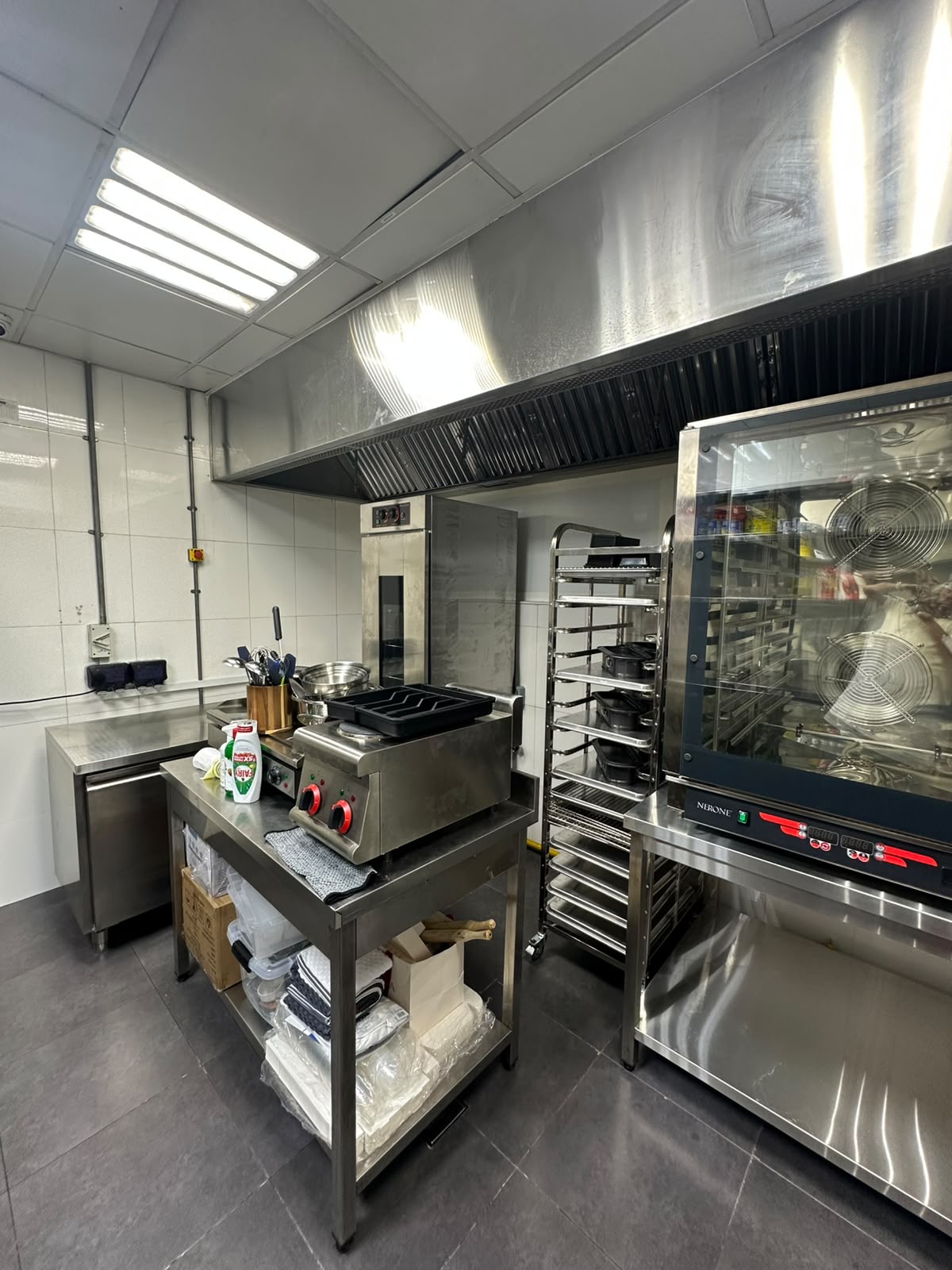 Oven and preparation station in a Kitchen Works kitchen
