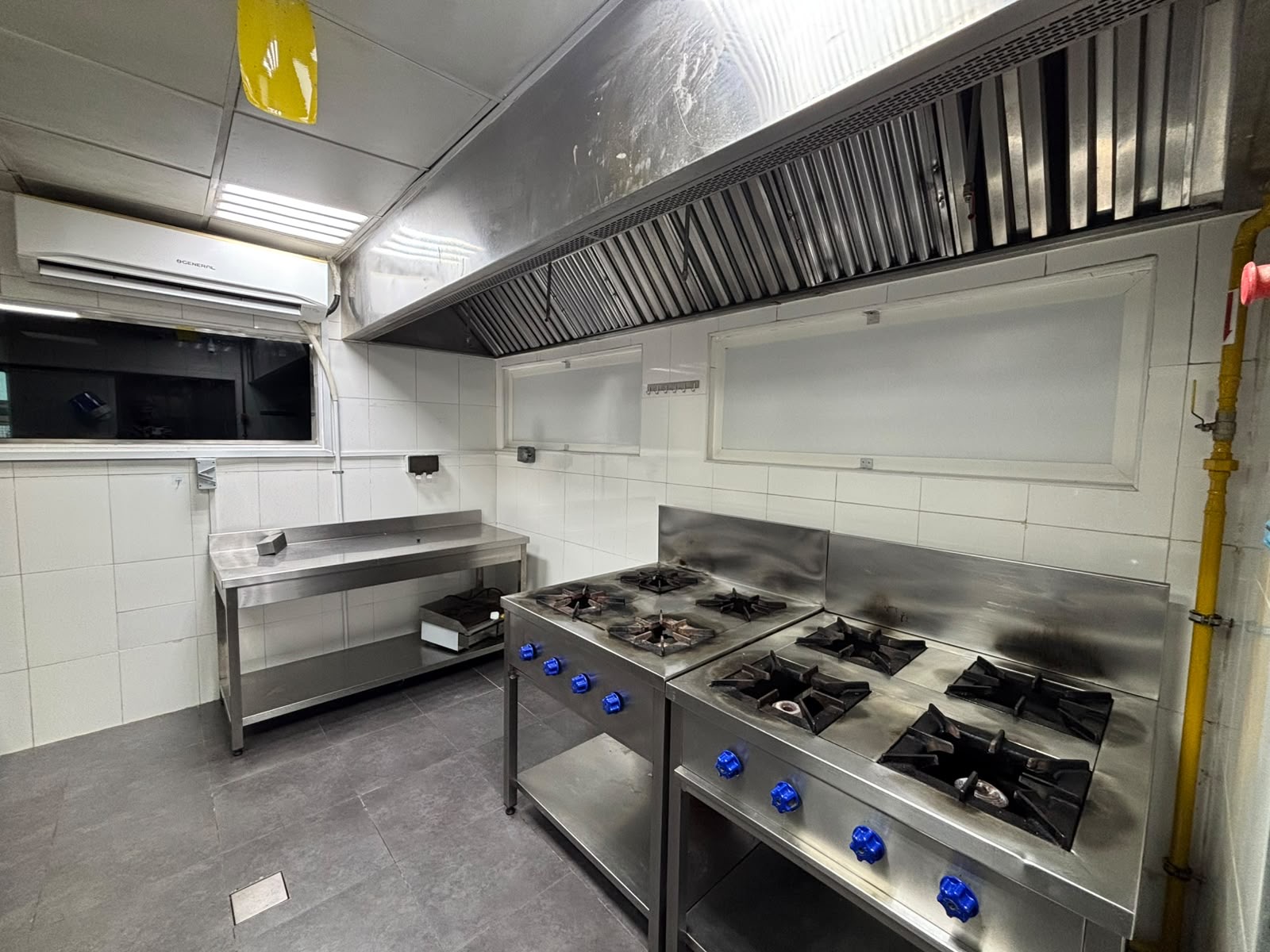 Cooking range beneath an extraction hood in Kitchen Works